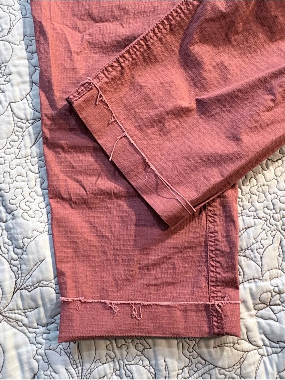 Vuori Ripstop Crop Pants Earthy Red Raw Hem Drawstring Lightweight Sz L🧡 - Picture 7 of 8